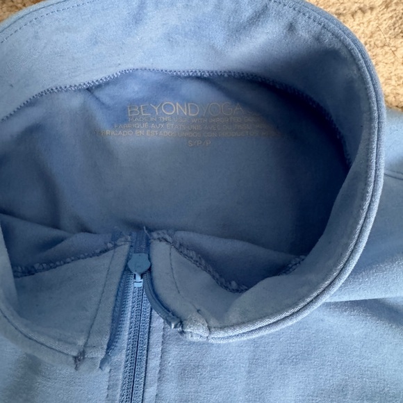 Beyond yoga jacket - Picture 3 of 3